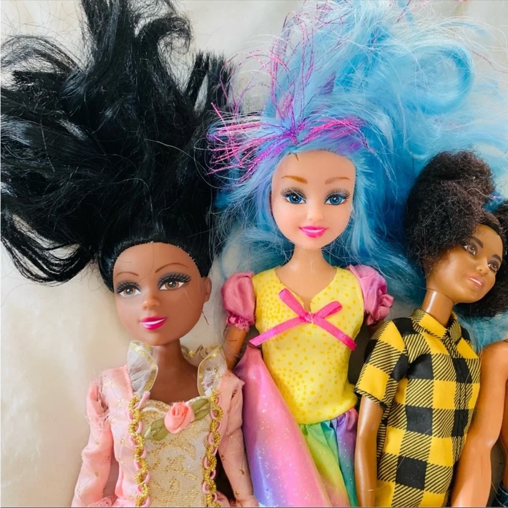 Dolls - Picture 2 of 6